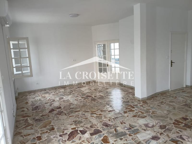Etage de villa S+2 à La Marsa